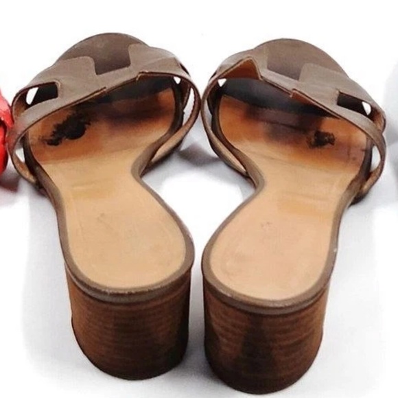 Chic Tan Leather Hermès Oran Women's Heels - Picture 5 of 7